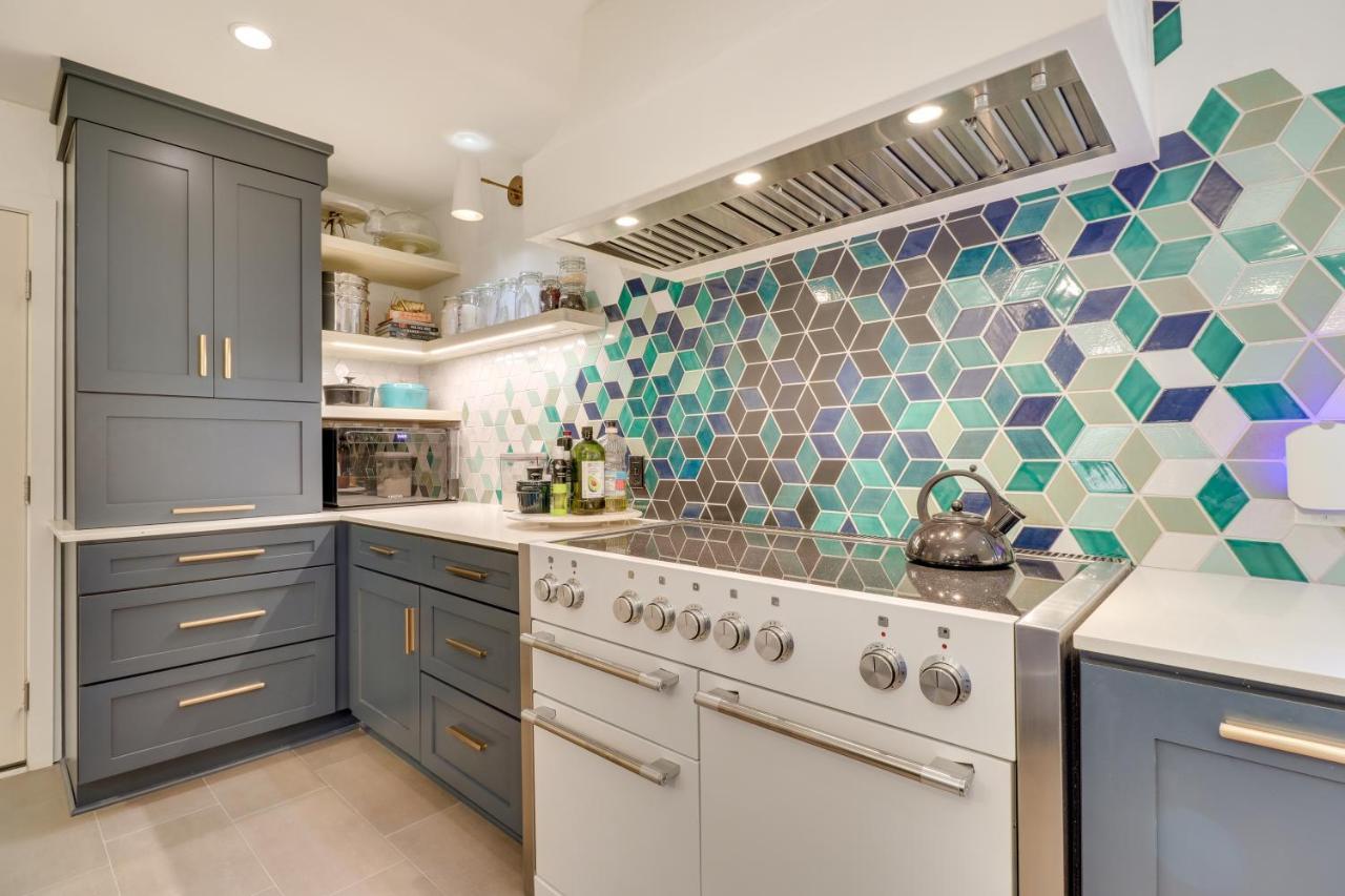 Colorful With Covered Patio And Gas Grill! Austin