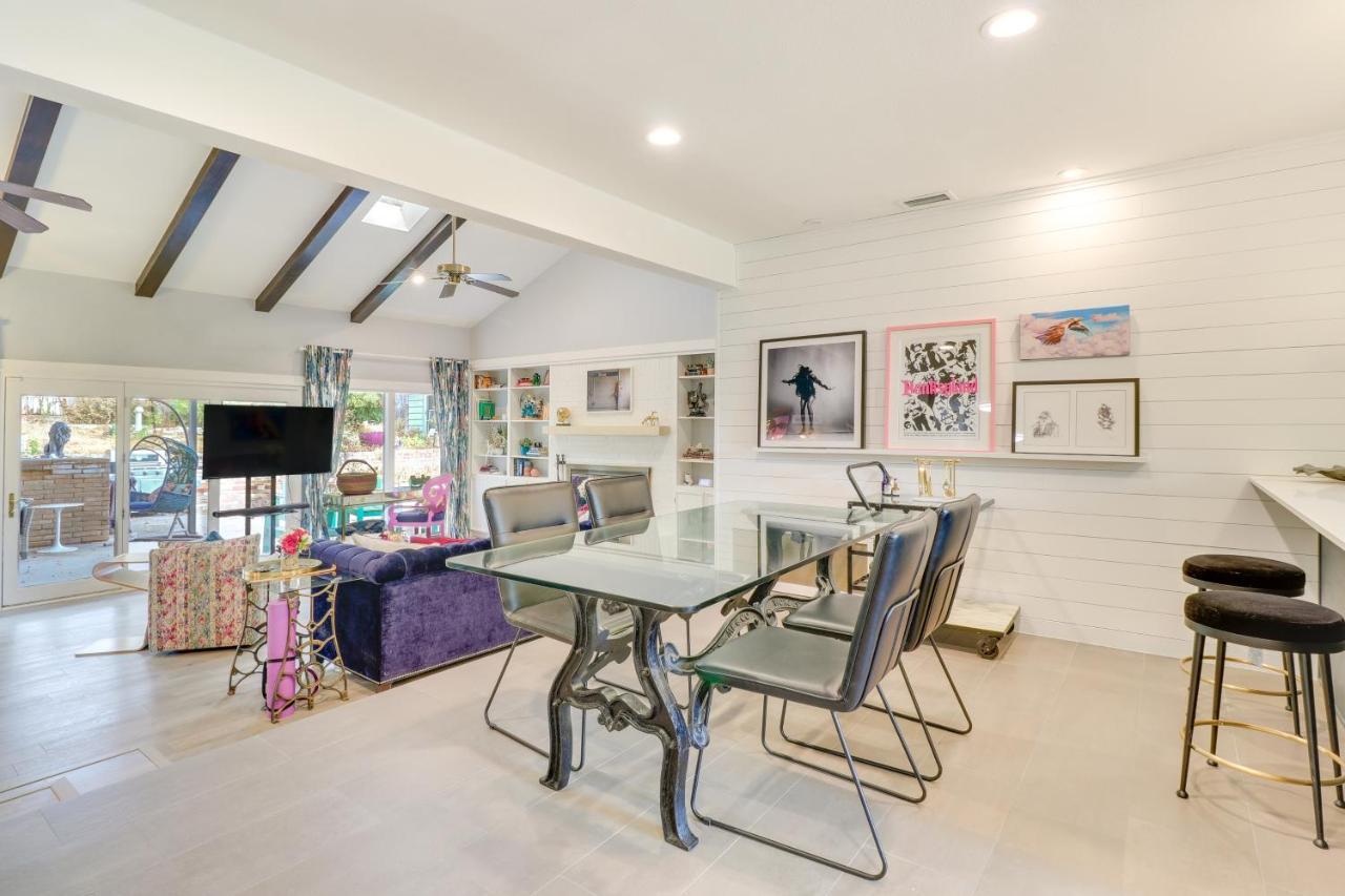Colorful With Covered Patio And Gas Grill! Holiday home *