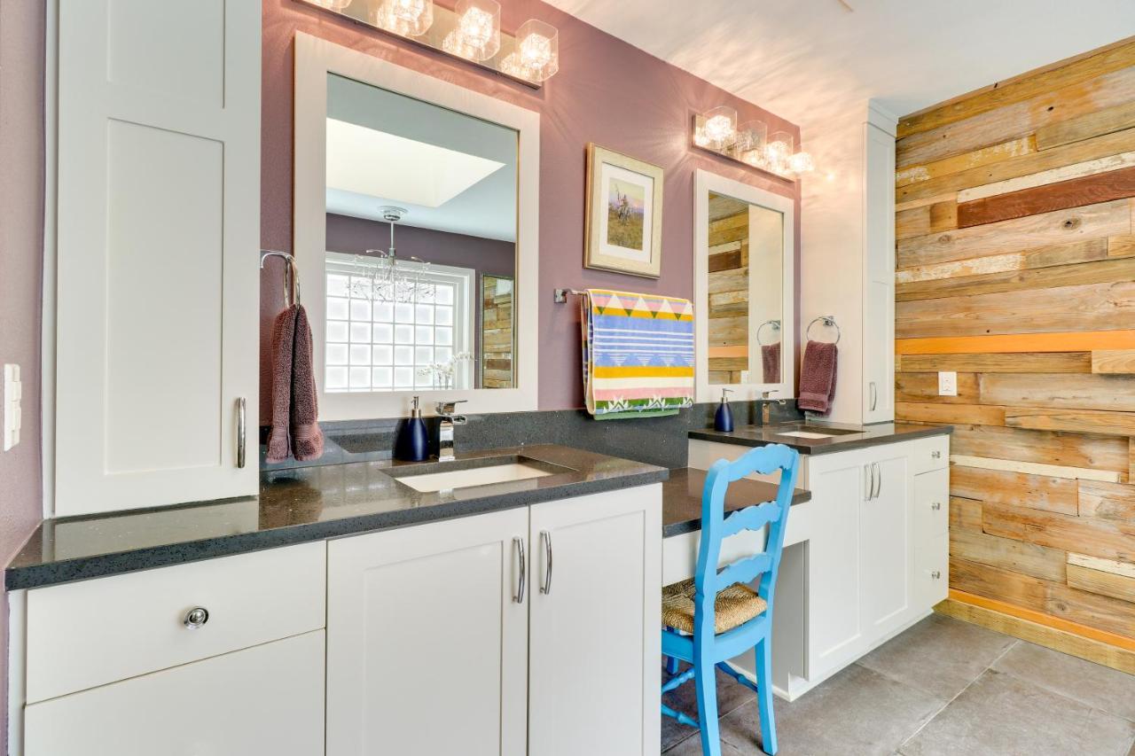 Colorful With Covered Patio And Gas Grill! * Austin