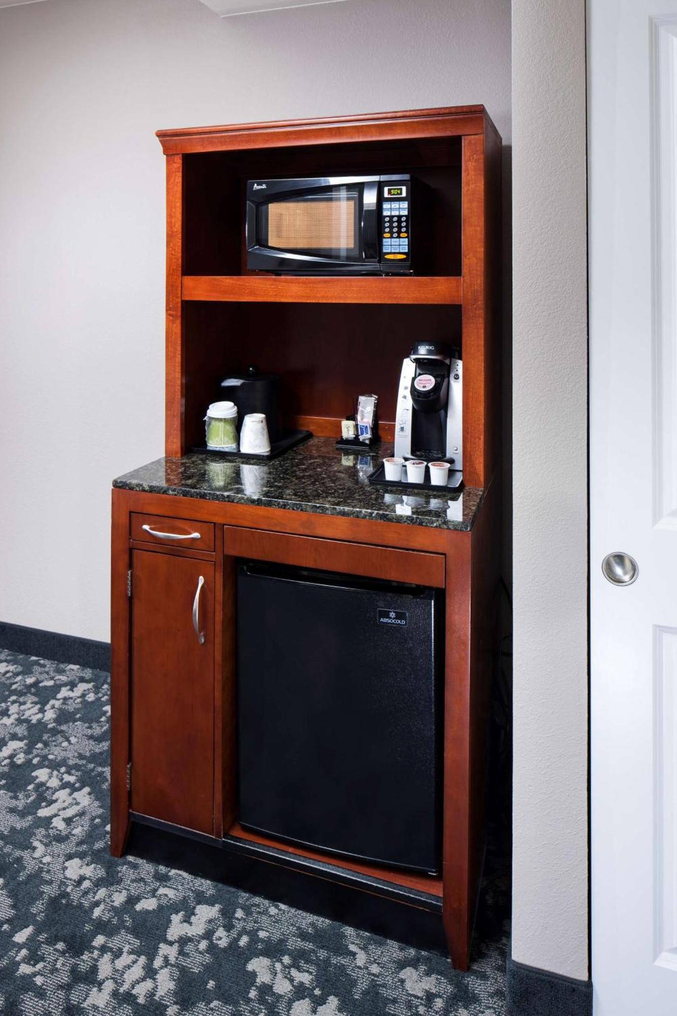 Hilton Garden North 3*