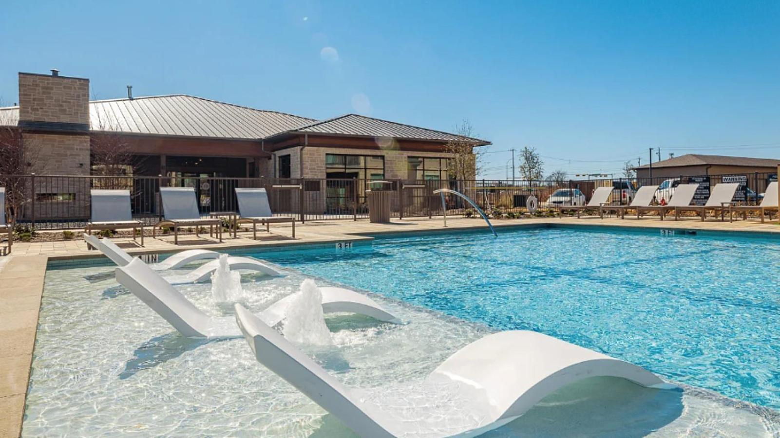Apartment Landing At The Haywood - 1 Bedroom In Slaughter Creek