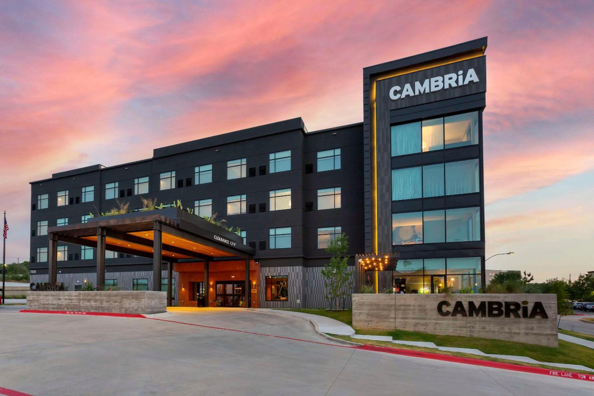 Cambria Airport 3*