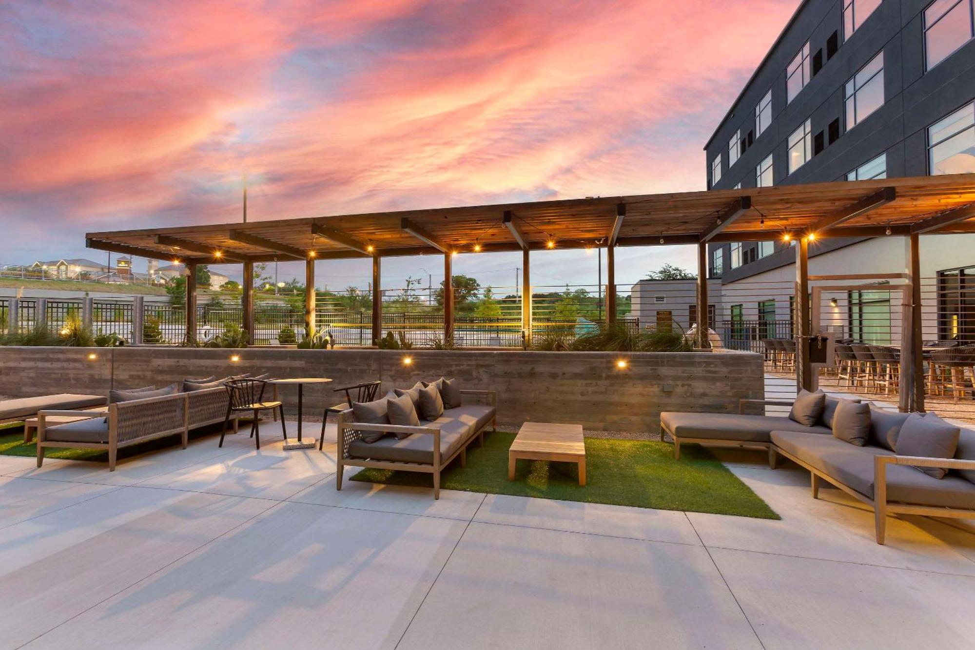 Cambria Airport Hotel
