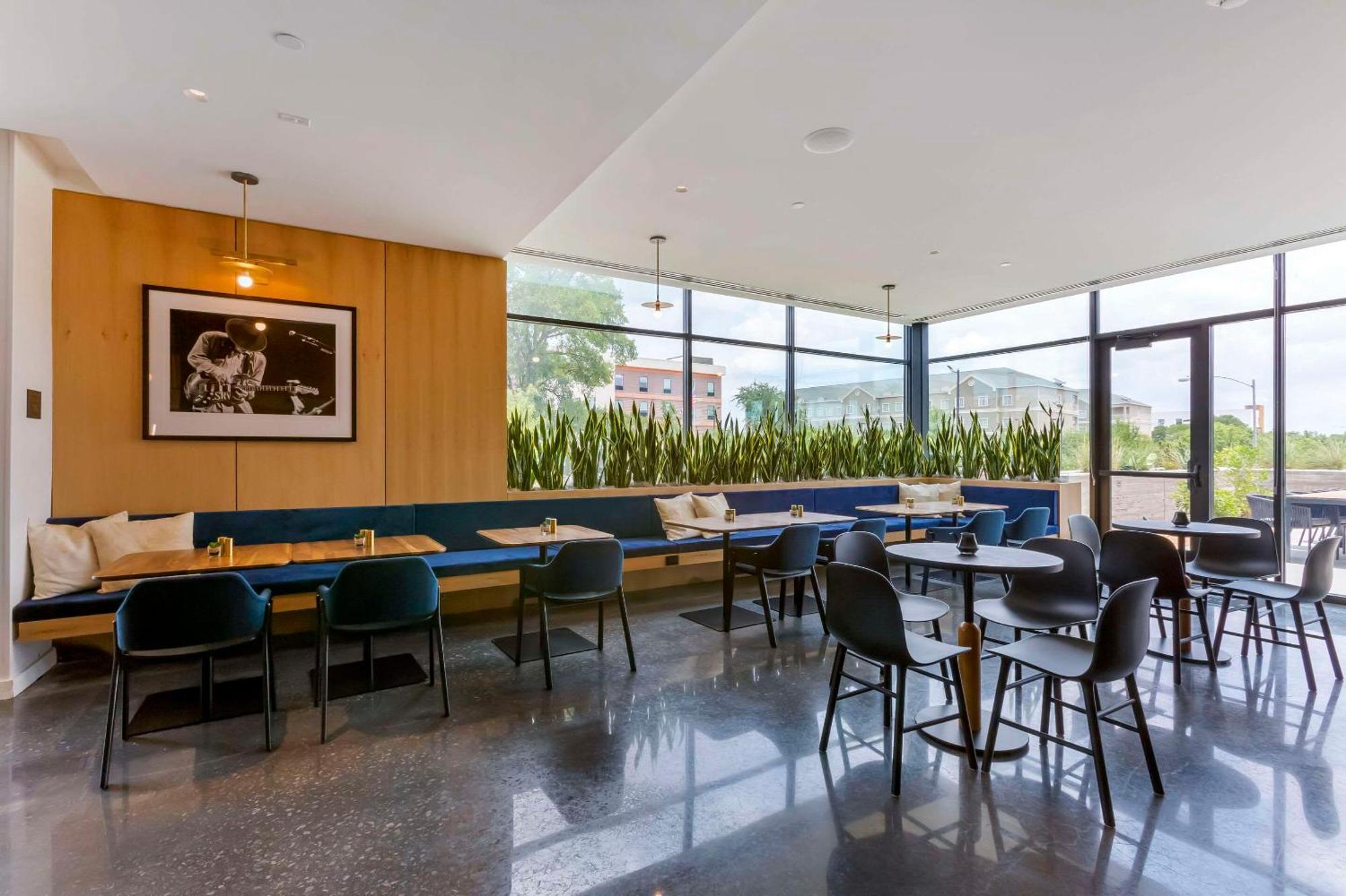 Hotel Cambria Airport 3*