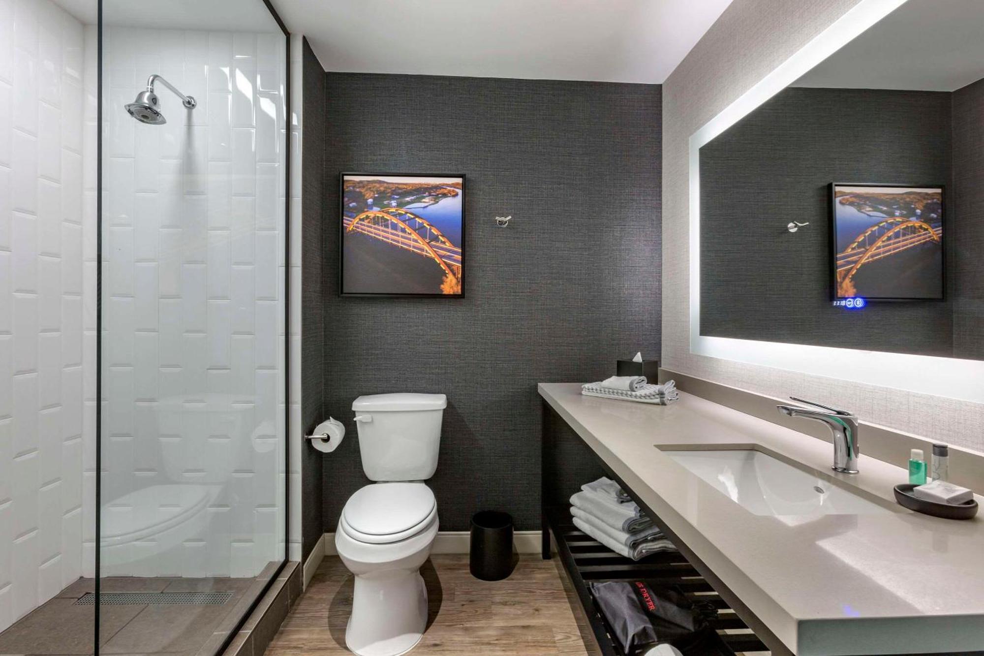Hotel Cambria Airport 3*