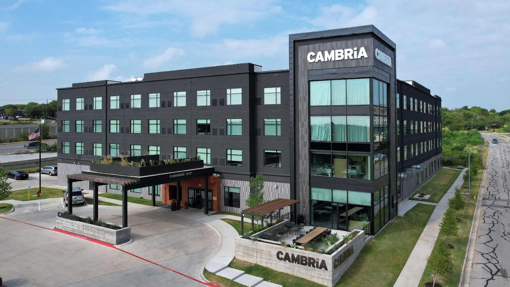 Hotel Cambria Airport