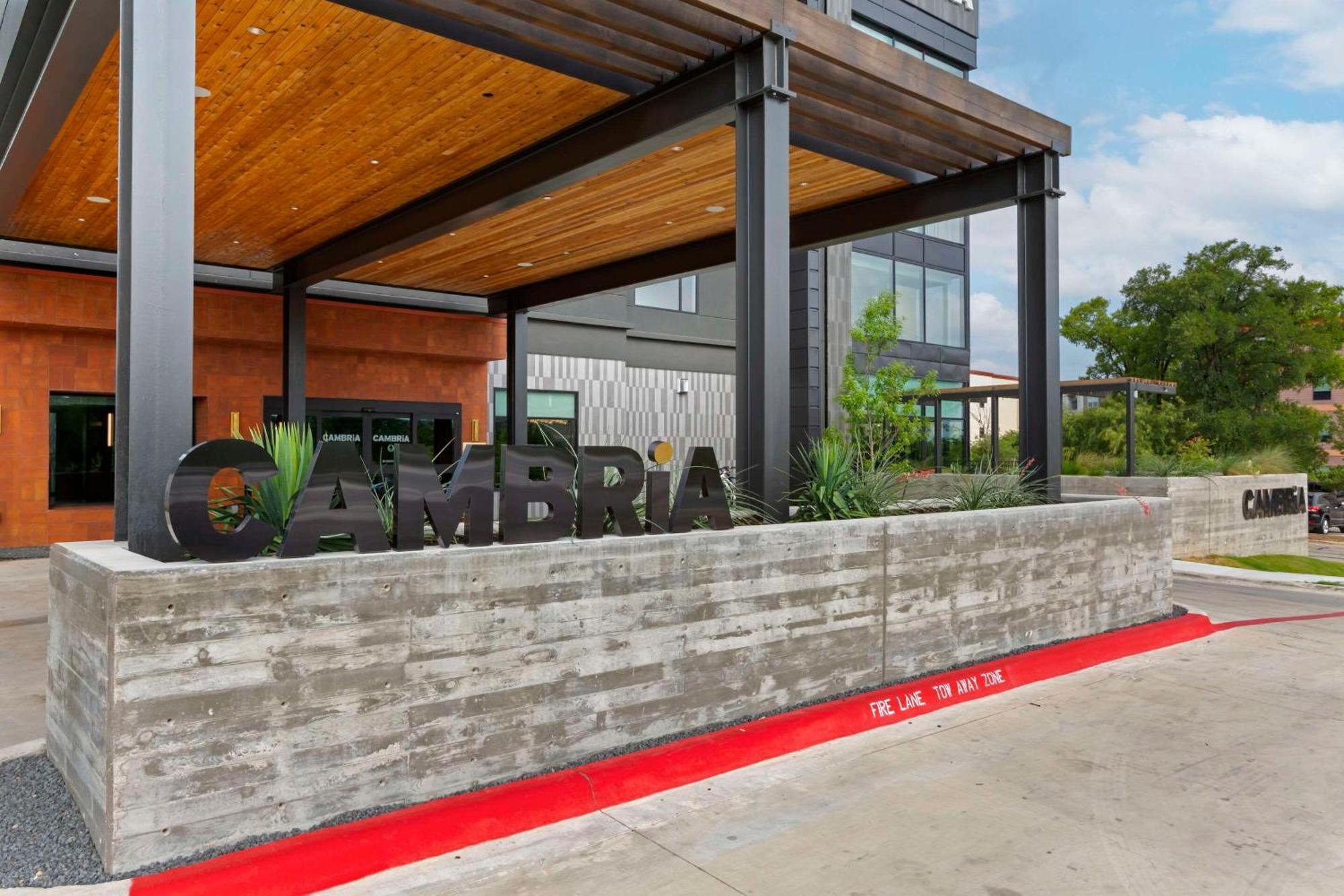 Cambria Airport Hotel Austin