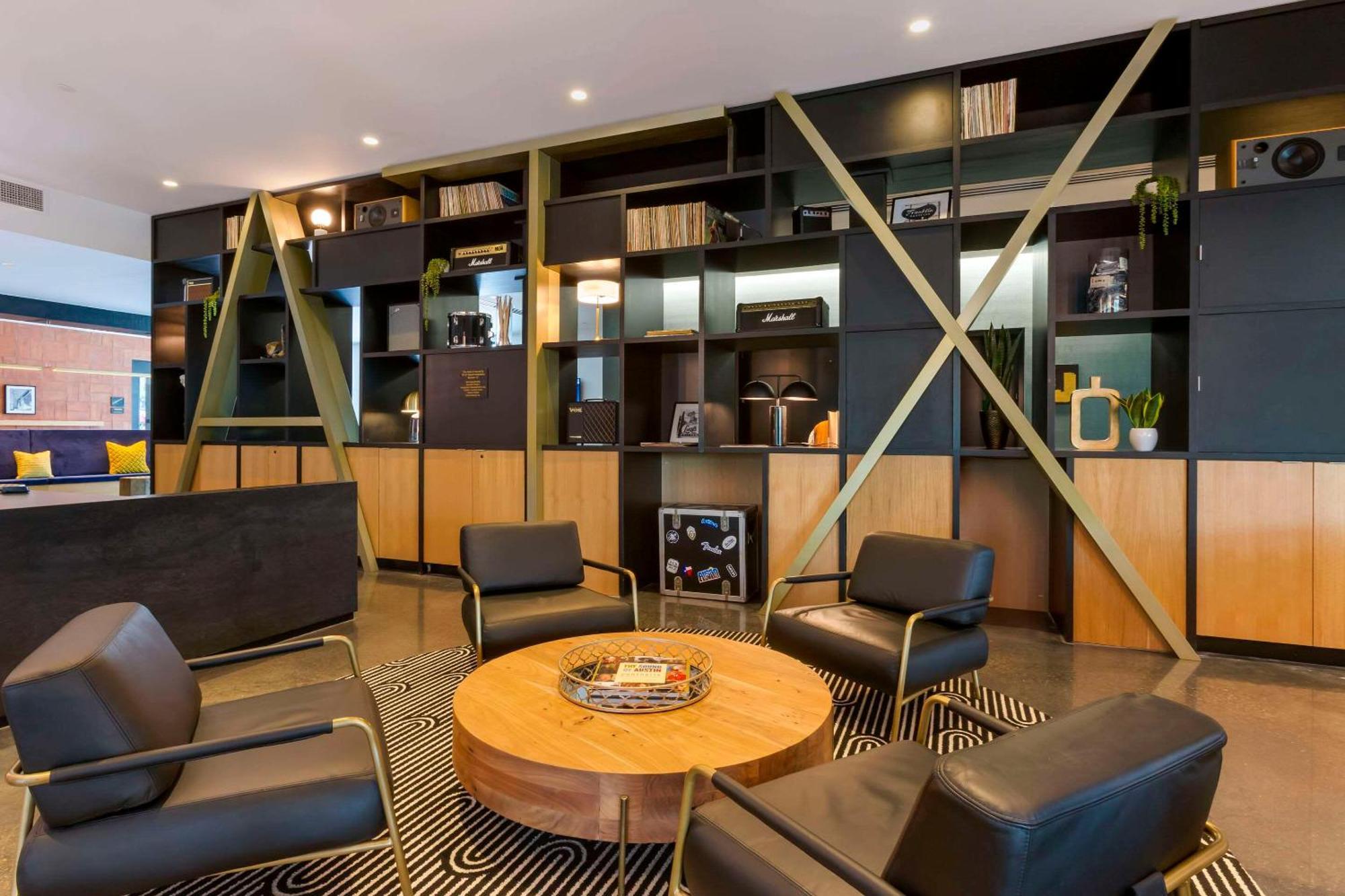 Cambria Airport Hotel 3*