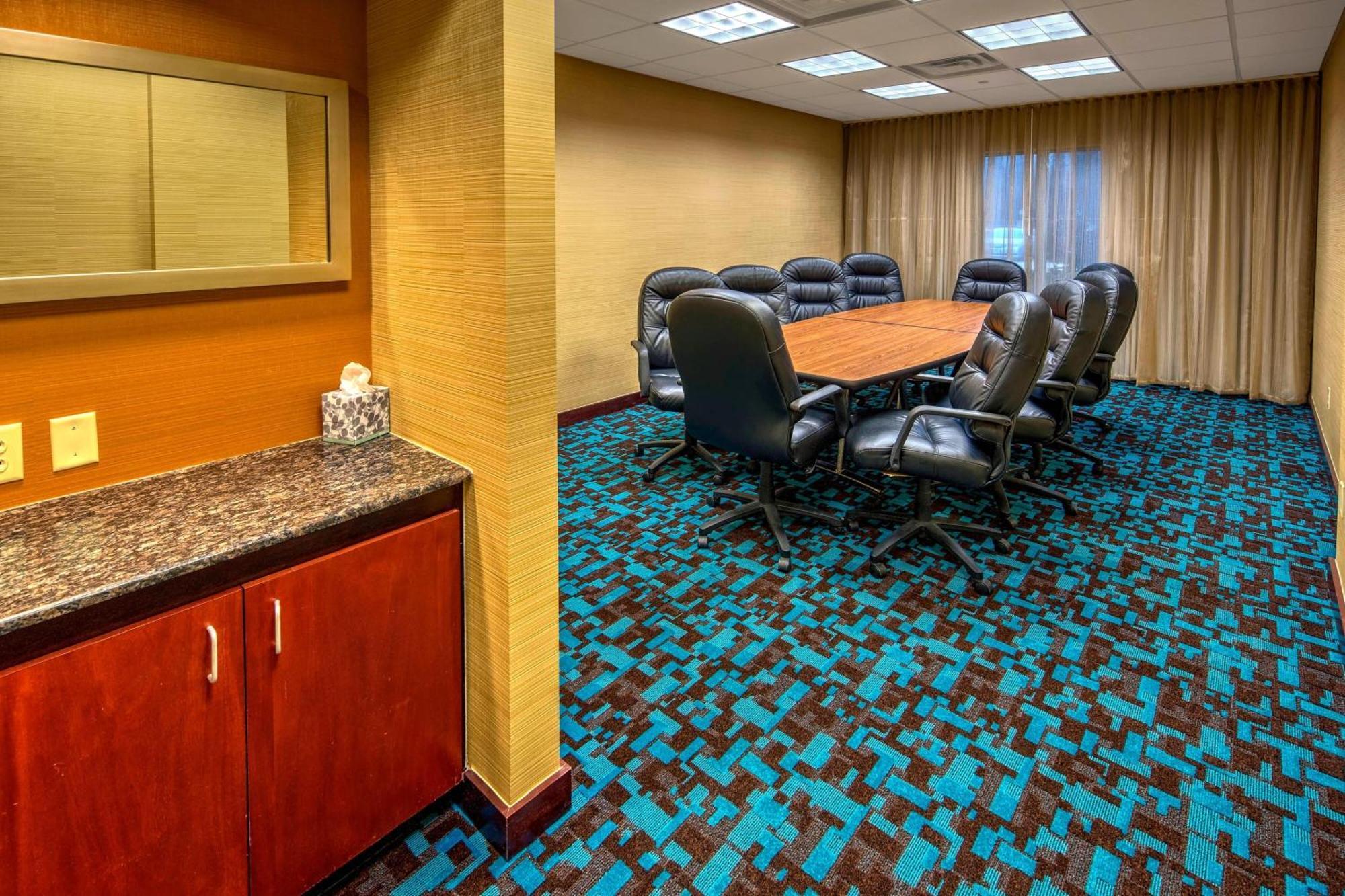 Hotel Fairfield And By Marriott Northwest/the Domain Area 3*