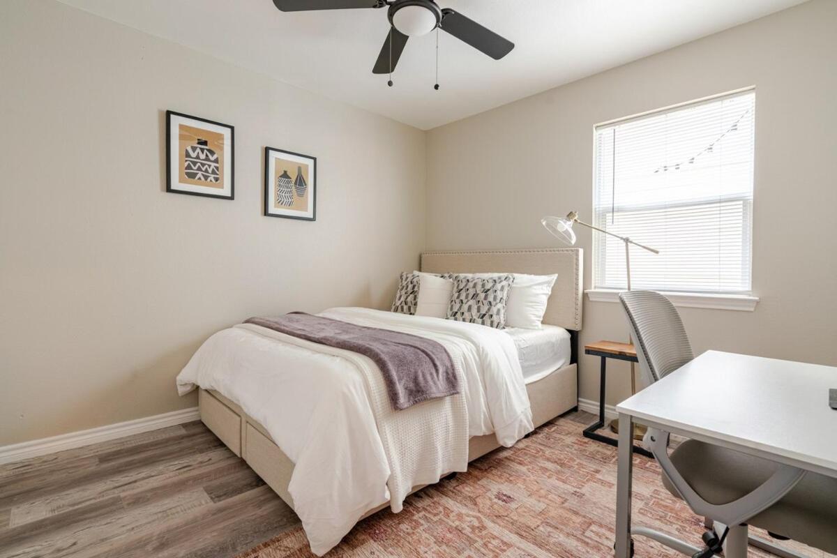 Holiday home Mins To Atx Iconic Eateries, Bar And Places *