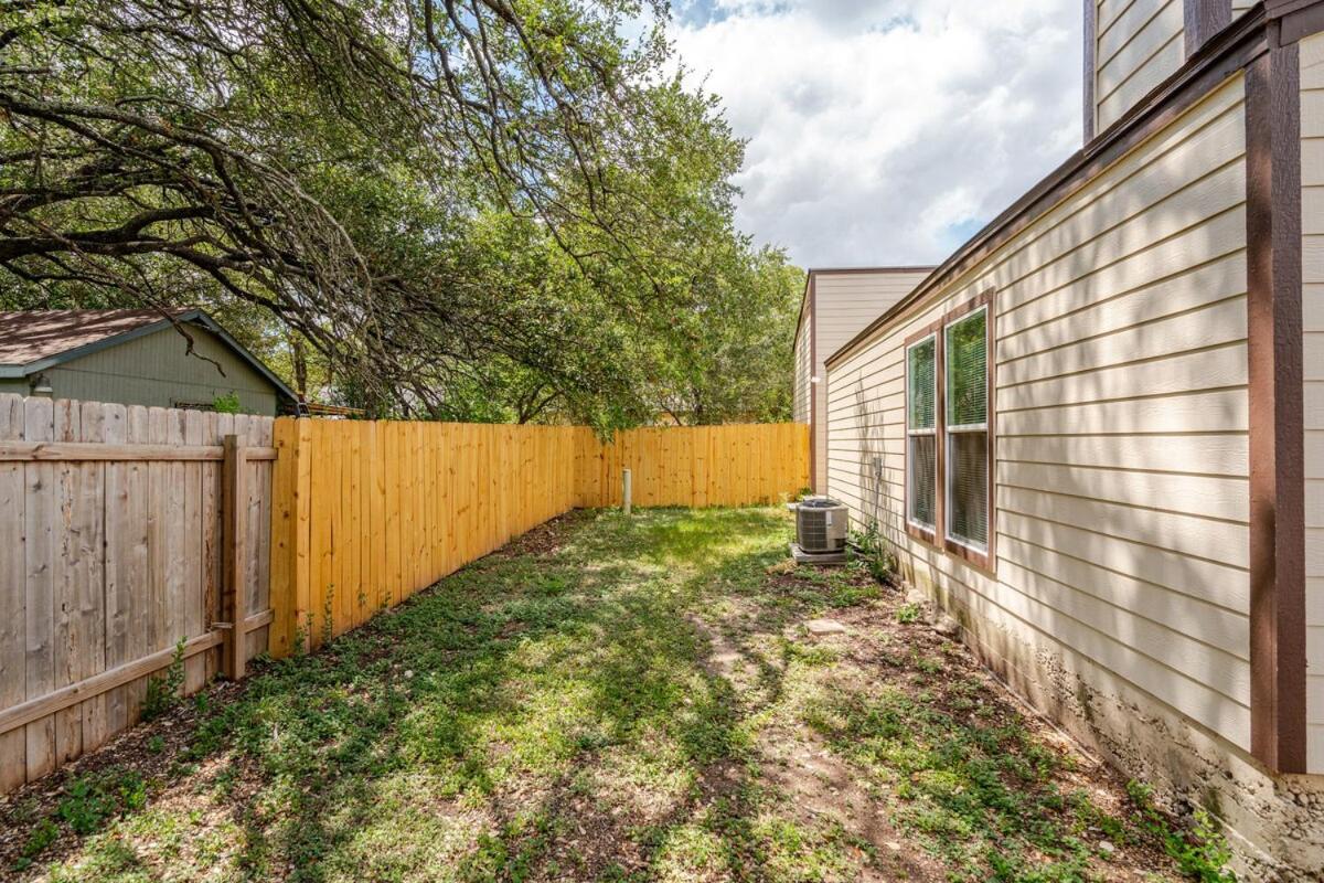Mins To Atx Iconic Eateries, Bar And Places Holiday home