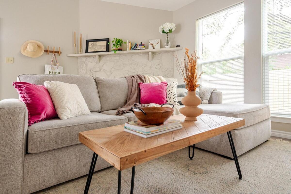 Mins To Atx Iconic Eateries, Bar And Places Holiday home