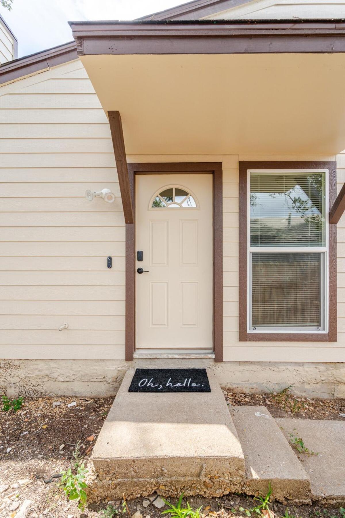 Mins To Atx Iconic Eateries, Bar And Places Holiday home