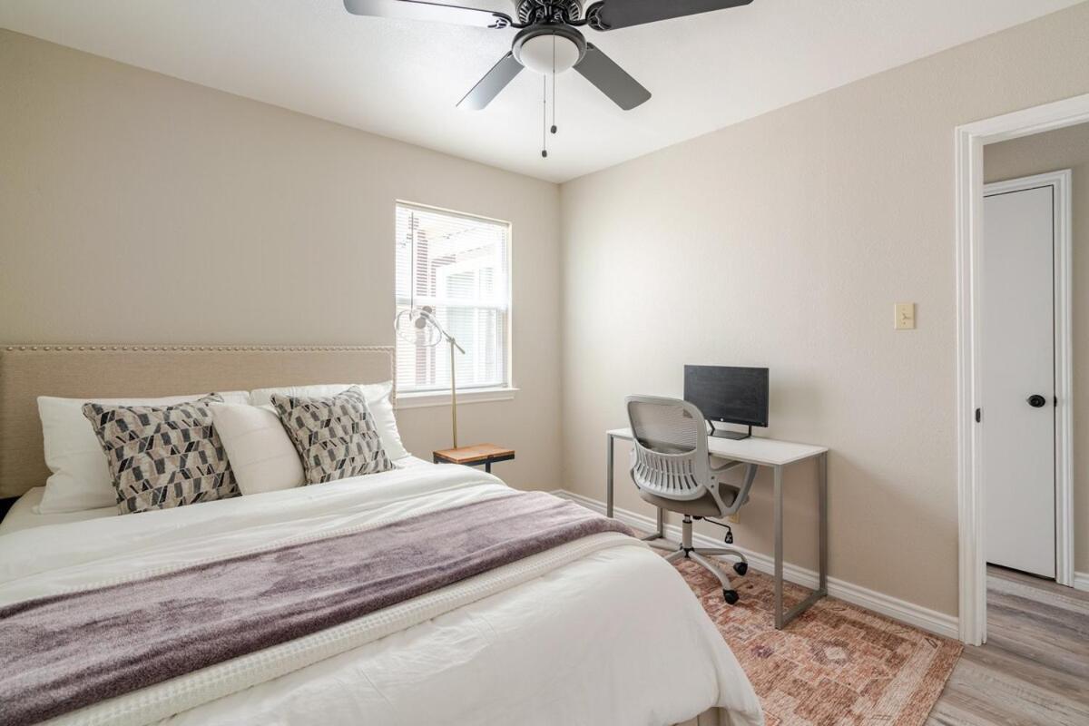 Holiday home Mins To Atx Iconic Eateries, Bar And Places Austin