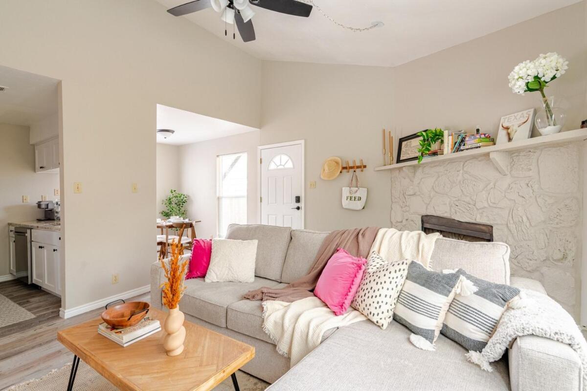 Holiday home Mins To Atx Iconic Eateries, Bar And Places *