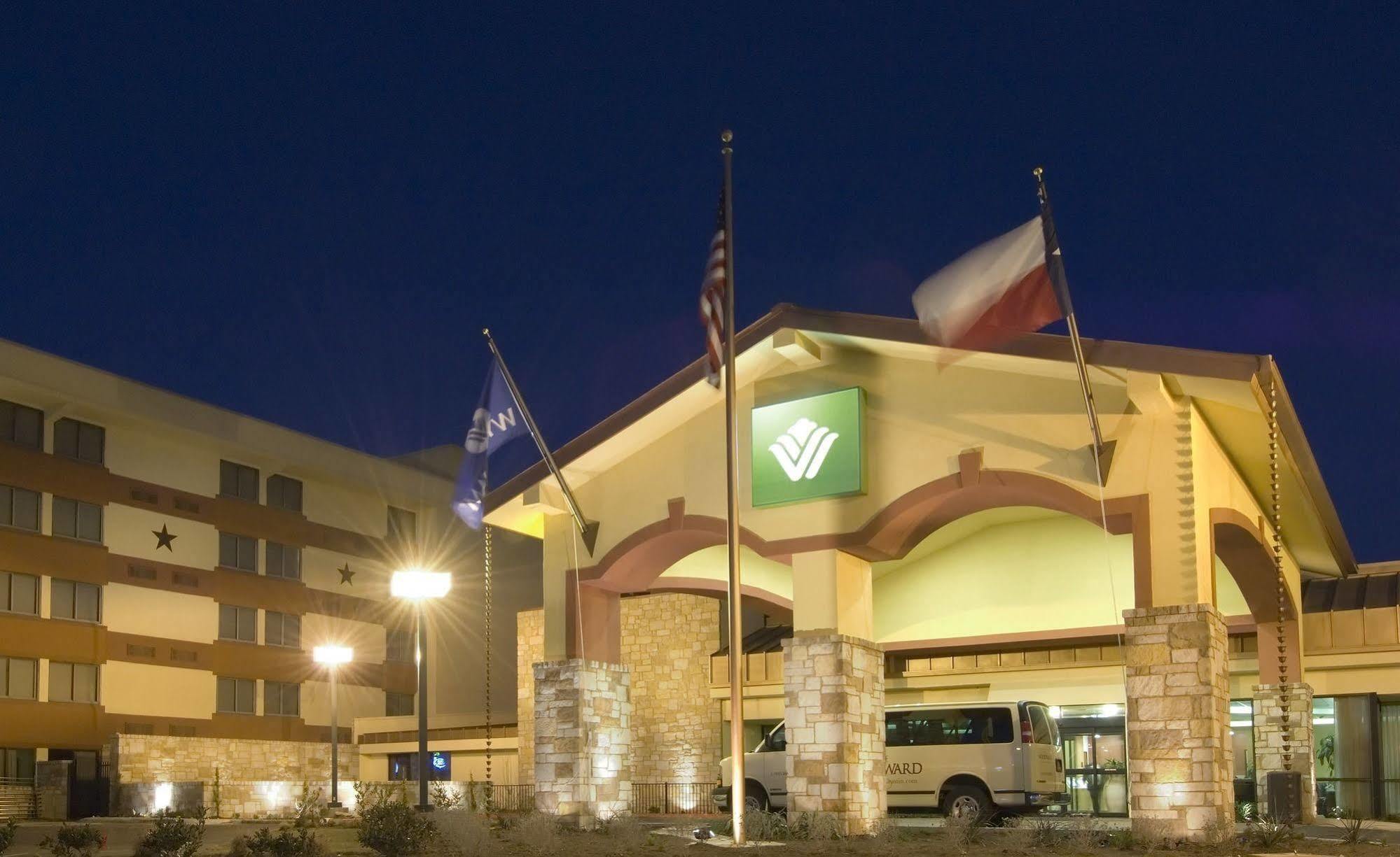 Wyndham Garden Hotel 3*