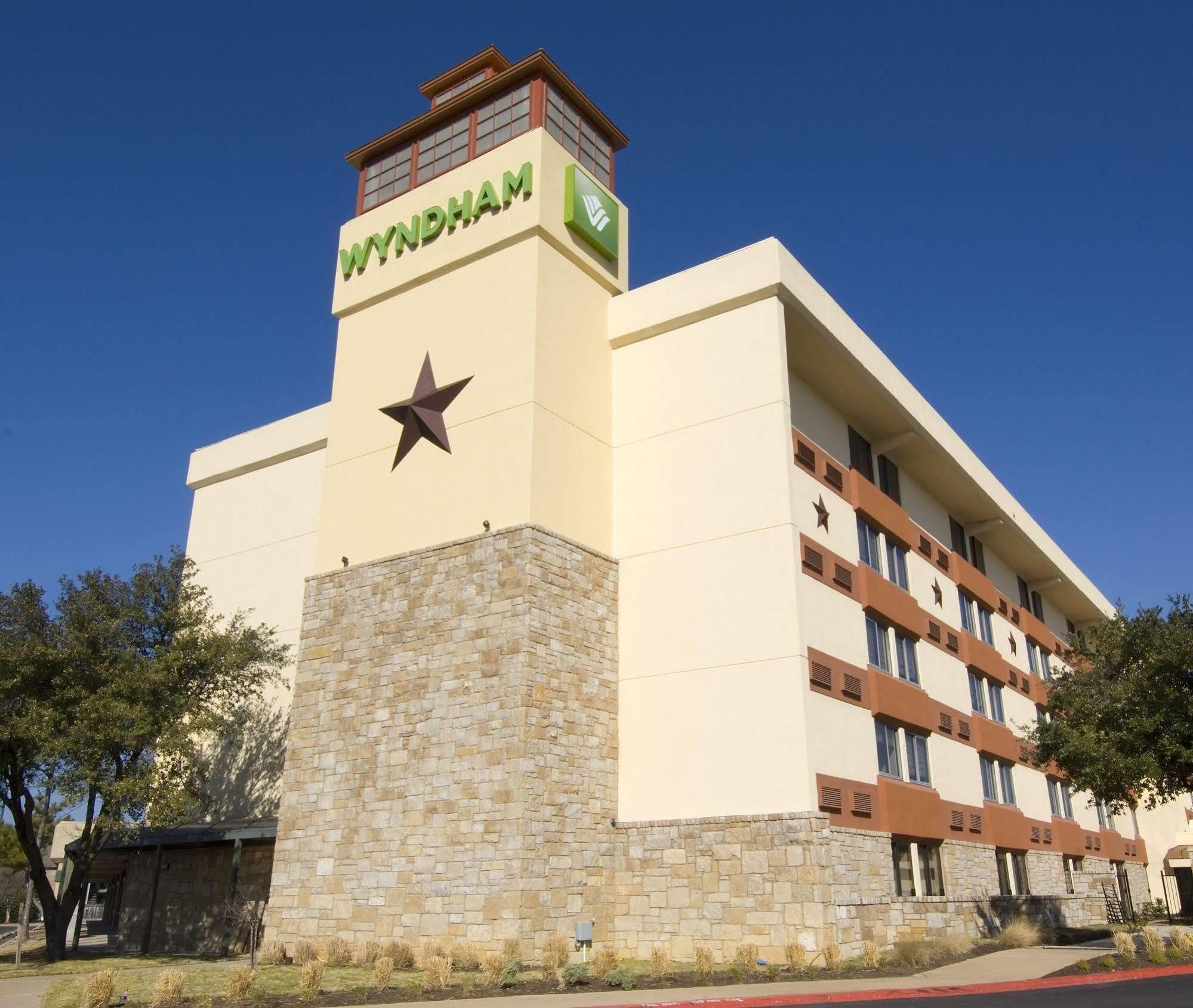 Wyndham Garden Hotel 3*