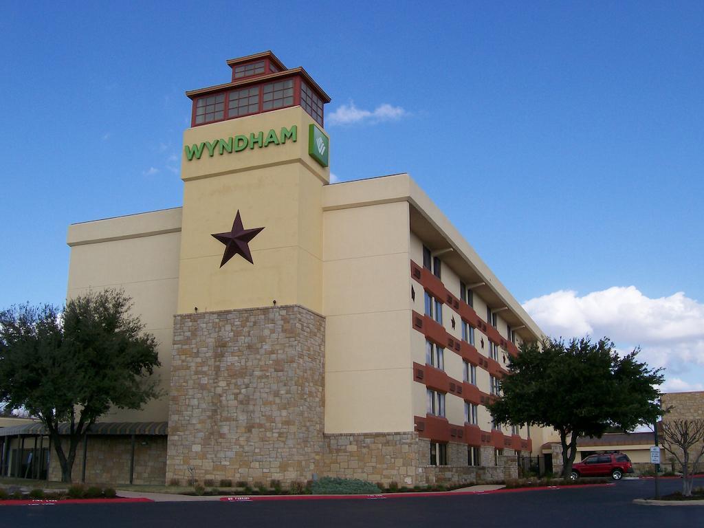 Wyndham Garden Hotel 3*